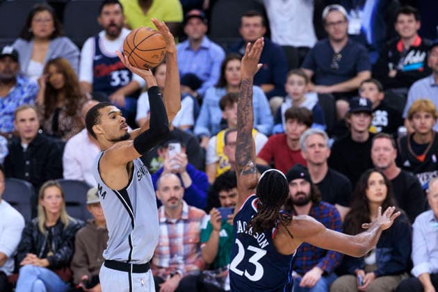 March 16, 2026, Inglewood, California, USA: Victor Wembanyama 1 of the San Antonio Spurs makes a three point shot attempt as Isaiah Jackson 23 of the Los Angeles Clippers defends during their regular season NBA, Basketball Herren, USA game on Monday March 16, 2026 at Intuit Dome in Inglewood, California. Clippers lose to Spurs, 119-115. ARIANA RUIZ PI Inglewood USA - ZUMAp124 20260316_zaa_p124_046 Copyright: xArianaxRuizx