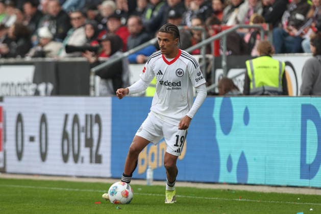 08.03.2026, xtgx, Fussball 1. Bundesliga, FC St. Pauli - Eintracht Frankfurt emspor, v.l. Jean Matteo Bahoya (Frankfurt, 19) Freisteller, Einzelbild, Ganzkoerper, single frame (DFL DFB REGULATIONS PROHIBIT ANY USE OF PHOTOGRAPHS as IMAGE SEQUENCES and or QUASI-VIDEO) Hamburg