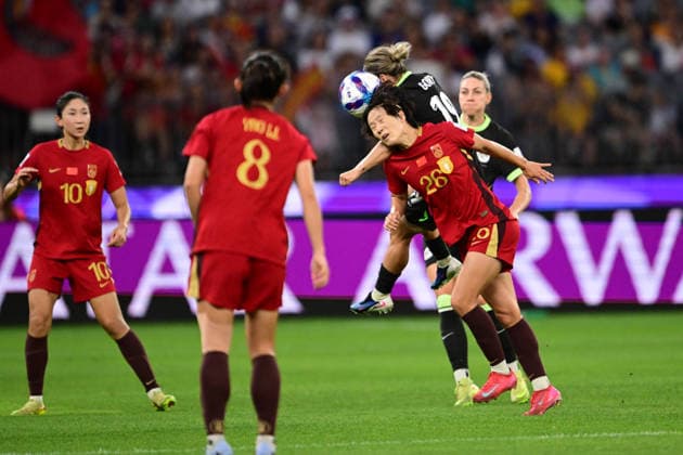 SOCCER ASIAN CUP WOMEN MATILDAS CHINA, Katrina Gorry of Australia and Zhang Rui of Chinaduring the AFC Women s Asian Cup Semi Final 1 match between Australia and China at Optus Stadium in Perth, Tuesday, March 17, 2026. ( NO ARCHIVING, EDITORIAL USE ONLY Perth Western Australia Australia  Copyright: xDeanxLewinsx 20260317150129023075