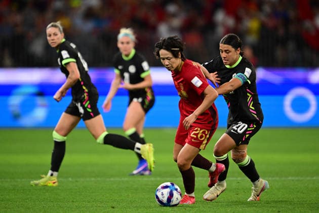 SOCCER ASIAN CUP WOMEN MATILDAS CHINA, Zhang Rui of China and Samantha Kerr of Australia during the AFC Women s Asian Cup Semi Final 1 match between Australia and China at Optus Stadium in Perth, Tuesday, March 17, 2026. ( NO ARCHIVING, EDITORIAL USE ONLY Perth Western Australia Australia  Copyright: xDeanxLewinsx 20260317139460028667