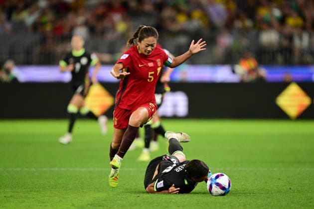 SOCCER ASIAN CUP WOMEN MATILDAS CHINA, Samantha Kerr of Australia is awarded a penalty for this tackle by Wu Haiyan of China during the AFC Women s Asian Cup Semi Final 1 match between Australia and China at Optus Stadium in Perth, Tuesday, March 17, 2026. ( NO ARCHIVING, EDITORIAL USE ONLY Perth Western Australia Australia  Copyright: xDeanxLewinsx 20260317116668116134