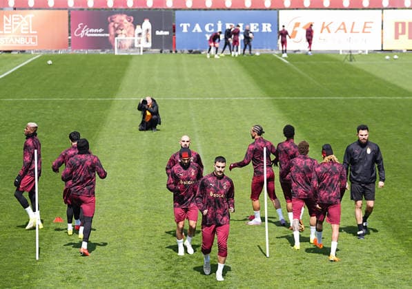 Ahead of Liverpool v Galatasaray - UEFA Champions League ISTANBUL, TURKIYE - MARCH 17: Players of Galatasaray take part in the training session at Metin Oktay Facilities ahead of their UEFA Champions League last 16 away match against Liverpool, in Istanbul, Turkiye on March 17, 2026. Esra Bilgin Anadolu Istanbul Turkey. Editorial use only. Please get in touch for any other usage.  Copyright: x2026xAnadoluxEsraxBilginx