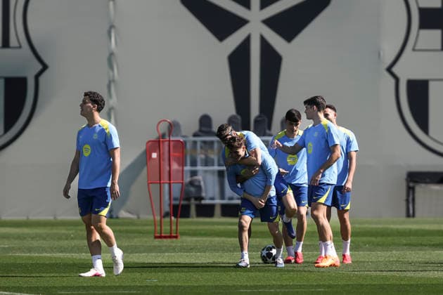 March 17, 2026, Sant Joan Despi, Barcelona, SPAIN: Gavi and Robert Lewandowski during the training day of FC Barcelona, Barca ahead UEFA Champions League 2025 26, football match against Newcastle United at Ciutat Esportiva Joan Gamper on March 17, 2026 in Sant Joan Despi, Barcelona, Spain. Sant Joan Despi SPAIN - ZUMAa181 20260317_zaa_a181_015 Copyright: xJavierxBorregox