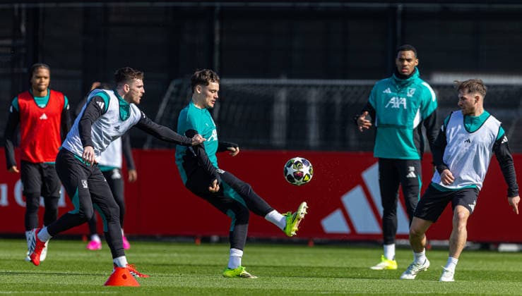 Football - UEFA Champions League - Round of 16 - 2nd Leg - Liverpool FC v Galatasaray A.Åž. - MD-1 LIVERPOOL, ENGLAND - Tuesday, March 17, 2026: Liverpool s Andy Robertson, Florian Wirtz and Alexis Mac Allister during a training session at the AXA Training Centre ahead of the UEFA Champions League Round of 16 2nd Leg match between Liverpool FC and Galatasaray A.Åž. (Photo by David Rawcliffe Propaganda) LIVERPOOL AXA Training Centre MERSEYSIDE ENGLAND  Copyright: xDavidxRawcliffex P2026-03-17-Liverpool_Galatasaray_MD-1-35