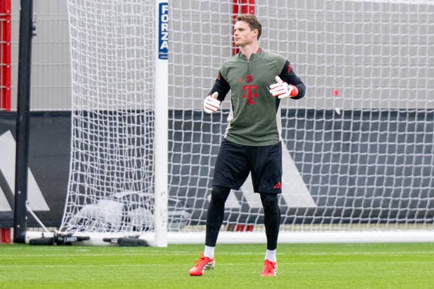 Jonas Urbig 40 (FC Bayern Muenchen), Abschlusstraining vor dem UEFA Champions League-Spiel gegen Atalanta Bergamo, Saison 2025 2026 an der Saebener Strasse. 17.03.2026 DFB regulations prohibit any use of photographs as image sequences and or quasi-video Muenchen Bayern Deutschland