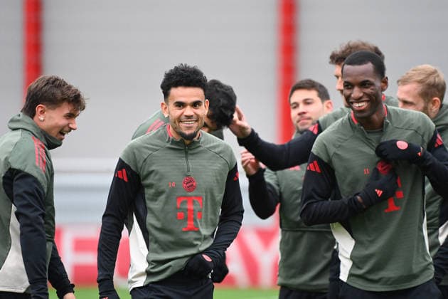 v.li:Tom BISCHOF (Bayern Muenchen),Luis DIAZ (Bayern Muenchen),Nicolas JACKSON (Bayern Muenchen), Abschlusstraining am 17.03.2026. Fussball Champions League,Saison 2025 26, Achtelfinale FC Bayern Muenchen - Atalanta Bergamo am 18.03.2026.