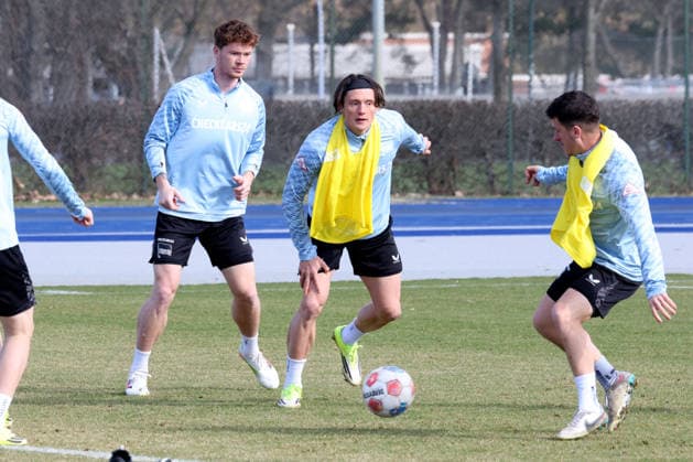 DEU, DFL, 2. FBL Hertha BSC, Training, 17.03.2026, Hanns-Braun-Stadion, Berlin, DEU, DFL, 2. FBL Hertha BSC, Training, im Bild Sebastian Groenning (Hertha BSC Berlin 17), Fabian Reese (Hertha BSC Berlin 11), Diego Demme (Hertha BSC Berlin 6) DFL - regulations prohibit any use of Photographs as image sequences and or quasi-video