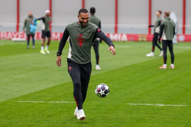 Jonathan Tah (FC Bayern Muenchen, 04) mit Ball, GER, Abschlusstraining, FC Bayern Muenchen, Fussball, UEFA Champions League, Achtelfinale, Rueckspiel, Saison 2025 2026, 17.03.2026, GER, Abschlusstraining, FC Bayern Muenchen, Fussball, UEFA Champions League, Achtelfinale, Rueckspiel, Saison 2025 2026, 17.03.2026 Muenchen Copyright: xEibner-Pressefoto JennixMaulx EP_JML