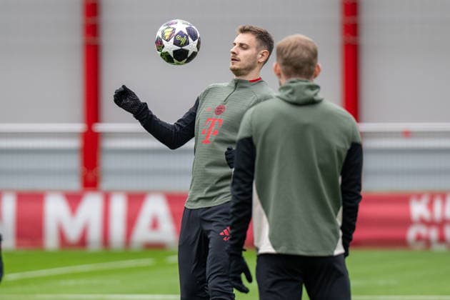 Josip Stanisic 44 (FC Bayern Muenchen), Abschlusstraining vor dem UEFA Champions League-Spiel gegen Atalanta Bergamo, Saison 2025 2026 an der Saebener Strasse. 17.03.2026 DFB regulations prohibit any use of photographs as image sequences and or quasi-video Muenchen Bayern Deutschland