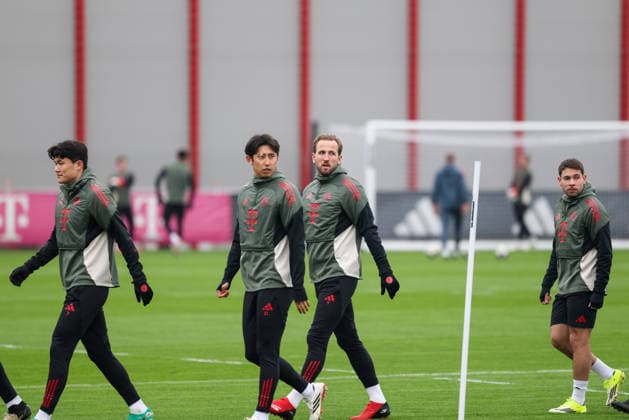 Minjae Kim (FC Bayern Muenchen, 03) mit Hiroki Ito (FC Bayern Muenchen, 21) und Harry Kane (FC Bayern Muenchen, 09), mit Raphael Guerreiro (FC Bayern Muenchen, 22), GER, Abschlusstraining, FC Bayern Muenchen, Fussball, UEFA Champions League, Achtelfinale, Rueckspiel, Saison 2025 2026, 17.03.2026, GER, Abschlusstraining, FC Bayern Muenchen, Fussball, UEFA Champions League, Achtelfinale, Rueckspiel, Saison 2025 2026, 17.03.2026 Muenchen Copyright: xEibner-Pressefoto JennixMaulx EP_JML