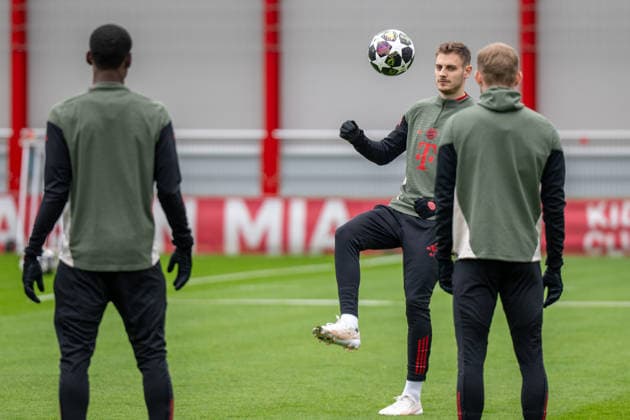 Josip Stanisic 44 (FC Bayern Muenchen), Abschlusstraining vor dem UEFA Champions League-Spiel gegen Atalanta Bergamo, Saison 2025 2026 an der Saebener Strasse. 17.03.2026 DFB regulations prohibit any use of photographs as image sequences and or quasi-video Muenchen Bayern Deutschland