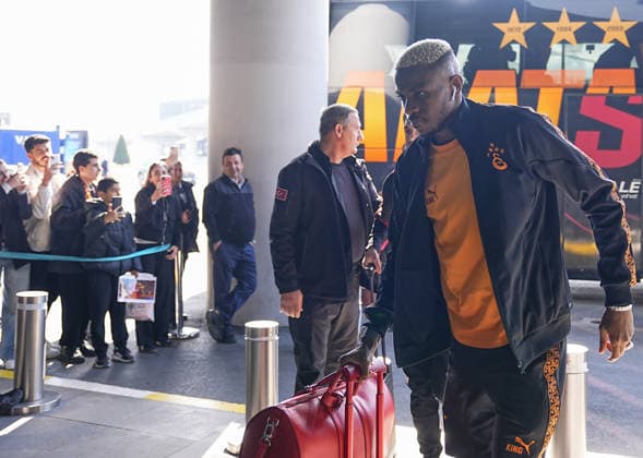 Galatasaray football team departs for UK for the match against Liverpool ISTANBUL, TURKIYE - MARCH 17: Galatasaray player Victor Osimhen is seen as Galatasaray football team departed from Istanbul Airport on a special flight to UK ahead of their UEFA Champions League last 16 away match against Liverpool, in Istanbul, Turkiye on March 17, 2026. Esra Bilgin Anadolu Istanbul Turkey. Editorial use only. Please get in touch for any other usage.  Copyright: x2026xAnadoluxEsraxBilginx