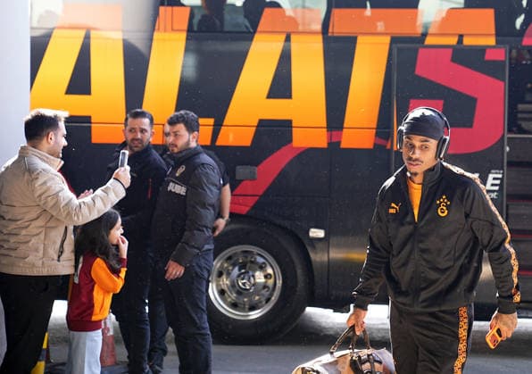 Galatasaray football team departs for UK for the match against Liverpool ISTANBUL, TURKIYE - MARCH 17: Galatasaray player Mario Lemina is seen as Galatasaray football team departed from Istanbul Airport on a special flight to UK ahead of their UEFA Champions League last 16 away match against Liverpool, in Istanbul, Turkiye on March 17, 2026. Esra Bilgin Anadolu Istanbul Turkey. Editorial use only. Please get in touch for any other usage.  Copyright: x2026xAnadoluxEsraxBilginx