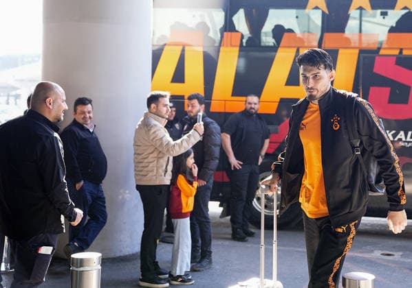 Galatasaray football team departs for UK for the match against Liverpool ISTANBUL, TURKIYE - MARCH 17: Galatasaray player Ugurcan Cakir is seen as Galatasaray football team departed from Istanbul Airport on a special flight to UK ahead of their UEFA Champions League last 16 away match against Liverpool, in Istanbul, Turkiye on March 17, 2026. Esra Bilgin Anadolu Istanbul Turkey. Editorial use only. Please get in touch for any other usage.  Copyright: x2026xAnadoluxEsraxBilginx