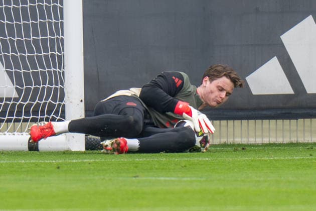Jonas Urbig 40 (FC Bayern Muenchen), Abschlusstraining vor dem UEFA Champions League-Spiel gegen Atalanta Bergamo, Saison 2025 2026 an der Saebener Strasse. 17.03.2026 DFB regulations prohibit any use of photographs as image sequences and or quasi-video Muenchen Bayern Deutschland