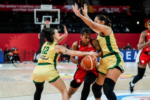 Australia v Canada - Women s World Cup 2026 Qualifier Shay Colley of Canada is challenged by Stephanie Reid and Zitina Aokuso of Australia during the Women s World Cup 2026 Qualifier between Australia and Canada at Turkcell Basketball Development Center in Istanbul, Turkey, on March 17, 2026. Istanbul Istanbul Turkey  Copyright: xYagizxGurtugx originalFilename:gurtug-australi260317_npkee.jpg