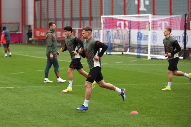 Fussball, Herren, Champions League, Saison 2025 2026, FC Bayern München, Abschlusstraining Joshua Kimmich (FC Bayern München) beim Laufen