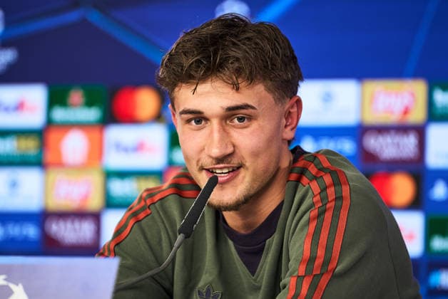 20 Tom Bischof, Portraet, Portrait, Fussball offizielle Pressekonferenz vor dem UCL-Spiel gegen Atalanta BC FC Bayern -Atalanta Bergamo BC München 17.03.2026 Trainingsgelände, Säbenerstr.