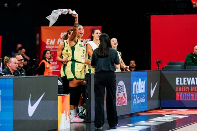 Australia v Canada - Women s World Cup 2026 Qualifier Stephanie Reid of Australia cheers from the bench during the Women s World Cup 2026 Qualifier between Australia and Canada at Turkcell Basketball Development Center in Istanbul, Turkey, on March 17, 2026. Istanbul Turkey  Copyright: xYagizxGurtugx originalFilename:gurtug-australi260317_npeg2.jpg