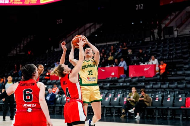 Australia v Canada - Women s World Cup 2026 Qualifier Sami Whitcomb of Australia is in action during the Women s World Cup 2026 Qualifier between Australia and Canada at Turkcell Basketball Development Center in Istanbul, Turkey, on March 17, 2026. Istanbul Turkey  Copyright: xYagizxGurtugx originalFilename:gurtug-australi260317_npRqM.jpg