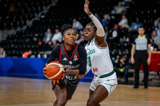 Basketball Villeurbanne 17.03.2026 Wommen™s Basketball World Cup 2026 Qualifying Tournament Nigeria (NIG) - Deutschland (GER) Alexis Peterson (Deutschland, No.01) Sarah Ogoke (Nigeria, No.07)