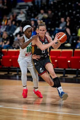 Basketball Villeurbanne 17.03.2026 Wommen™s Basketball World Cup 2026 Qualifying Tournament Nigeria (NIG) - Deutschland (GER) Leonie Fiebich (Deutschland, No.13) Promise Amukamara (Nigeria, No.10)