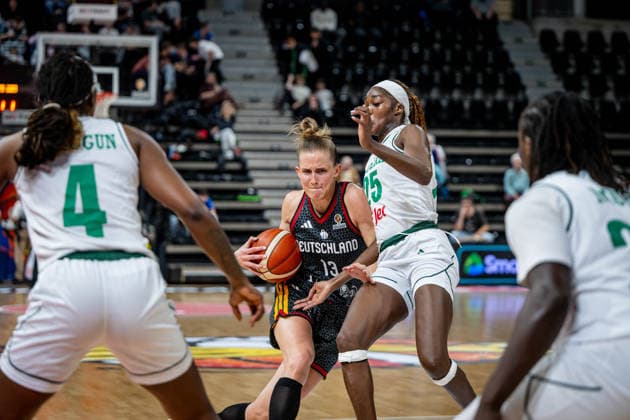 Basketball Villeurbanne 17.03.2026 Wommen™s Basketball World Cup 2026 Qualifying Tournament Nigeria (NIG) - Deutschland (GER) Leonie Fiebich (Deutschland, No.13) Victoria Macaulay (Nigeria, No.25)
