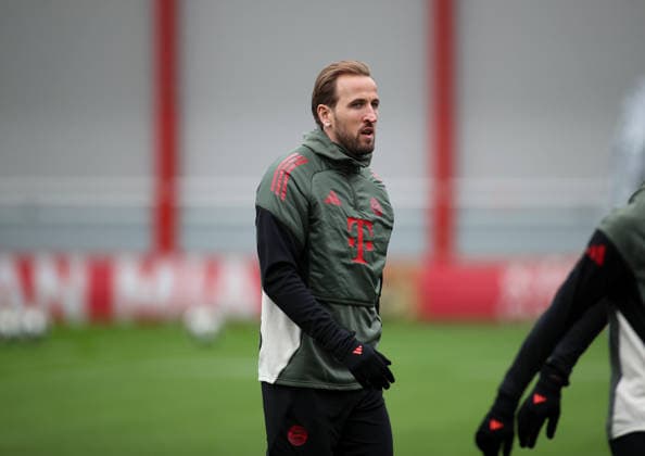Fussball, Herren, Champions League, Saison 2025 2026, FC Bayern München, Abschlusstraining Harry Kane (FC Bayern München) geht über den Platz