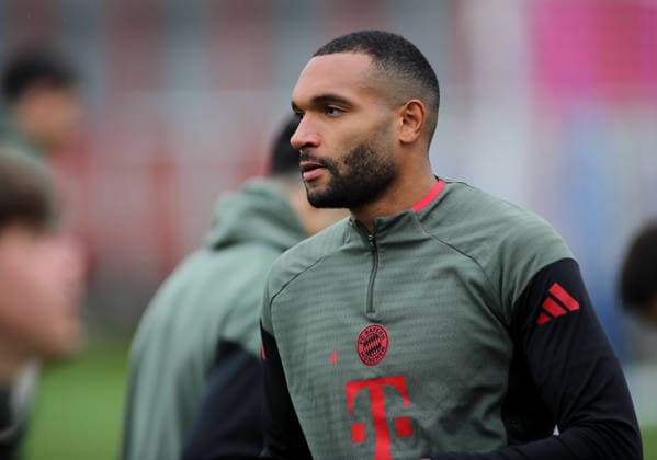 Fussball, Herren, Champions League, Saison 2025 2026, FC Bayern München, Abschlusstraining Jonathan Tah (FC Bayern München) Kopf, Oberkörper