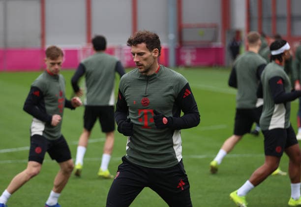 Fussball, Herren, Champions League, Saison 2025 2026, FC Bayern München, Abschlusstraining Leon Goretzka (FC Bayern München) beim Aufwärmen
