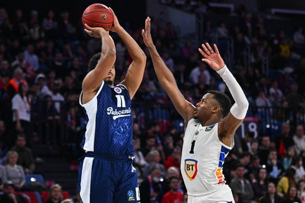 Bahcesehir Koleji v U-BT Cluj-Napoca - BKT EuroCup ISTANBUL, TURKIYE - MARCH 17: Bahcesehir Koleji’s Matt Mitchell (11) and U-BT Cluj-Napoca’s Iverson Molinar (1) in action during the BKT EuroCup quarterfinal basketball match at Sinan Erdem Sports Hall in Istanbul, Turkiye, on March 17, 2026. Cem Tekkesinoglu Anadolu Istanbul Turkey. Editorial use only. Please get in touch for any other usage.  Copyright: x2026xAnadoluxCemxTekkesinoglux