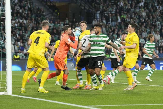 Football, Champions League 2025 2026 Sporting Lisbon Bodo Glimt Lisbon, Portugal 20260317 Glimts Nikita Haikin, Jostein Gundersen, Sondre Brunstad Fet and Sportings Luis Suarez during the football match in the Champions League between Sporting Lisboa and Bodo Glimt at Estadio JosÃ Alvalade Photo Fredrik Varfjell NTB Lisboa Portugal EDITORIAL USE ONLY RESTRICTED USE FOR BETTING COMPANIES  Copyright: xFredrikxVarfjellx xNTBx