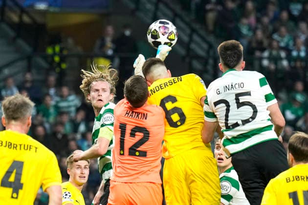 Football, Champions League 2025 2026 Sporting Lisbon Bodo Glimt Lisbon, Portugal 20260317 Sporting Lisboa s Fredrik Sjovold in a duel with Glimt s Nikita Haikin and Jostein Gundersen during the football match in the Champions League between Sporting Lisboa and Bodo Glimt at Estadio JosÃ Alvalade Photo Fredrik Varfjell NTB Lisboa Portugal EDITORIAL USE ONLY RESTRICTED USE FOR BETTING COMPANIES  Copyright: xFredrikxVarfjellx xNTBx