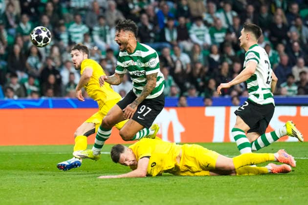 Football, Champions League 2025 2026 Sporting Lisbon Bodo Glimt Lisbon, Portugal 20260317 Sportings Luis Suarez and Ivan Fresneda in a duel with Glimts Fredring Andre Bjorkan and Jostein Gundersen during the football match in the Champions League between Sporting Lisboa and Bodo Glimt at Estadio JosÃ Alvalade Photo Fredrik Varfjell NTB Lisboa Portugal EDITORIAL USE ONLY RESTRICTED USE FOR BETTING COMPANIES  Copyright: xFredrikxVarfjellx xNTBx