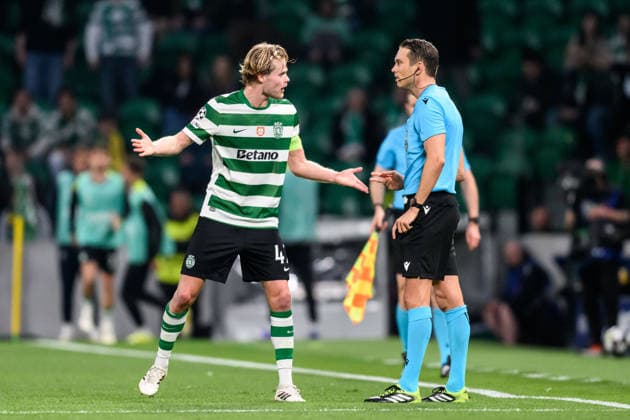 260317 Morten Hjulmand of Sporting and Sandro Schärer, referee during the UEFA Champions League football match between Sporting CP and Bodo Glimt on March 17, 2026 in Lisbon. Photo: Marius Simensen BILDBYRAN COP 238 MM0063 bbeng football fotball fotboll soccer uefa champions league mesterligaen bodo glimt sporting clube de portugal sporting lisboa sporting lisbon sporting cp Copyright: MARIUSxSIMENSEN BB260317BB716