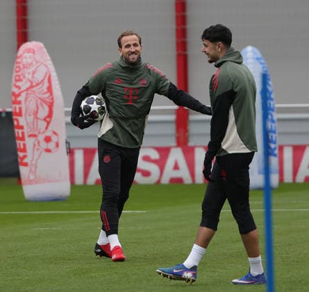 17.03.2026, FC Bayern Training, Saebenerstrasse Muenchen, Fussball, im Bild: Harry Kane (FC Bayern Muenchen) und Aleksandar Pavlovic (FC Bayern Muenchen)
