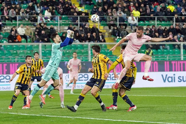 Alessandro Confente della Juve Stabia durante la partita di Serie B tra Palermo e Juve Stabia allo stadio Renzo Barbera di Palermo, Italia - MartedÃ¬ 17 Marzo 2026. - Calcio. (Foto di Giovanni Isolino Lapresse)  Copyright: xGiovannixIsolino LaPressex