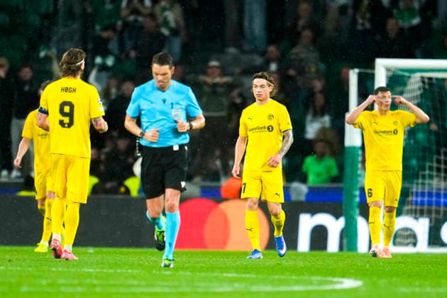 Football, Champions League 2025 2026 Sporting Lisbon Bodo Glimt Lisbon, Portugal 20260317 Patrick Berg, Jostein Gundersen and Kasper Hogh after Sprting increased their lead to 2 0 during the football match in the Champions League between Sporting Lisboa and Bodo Glimt at Estadio JosÃ Alvalade Photo Fredrik Varfjell NTB Lisboa Portugal EDITORIAL USE ONLY RESTRICTED USE FOR BETTING COMPANIES  Copyright: xFredrikxVarfjellx xNTBx