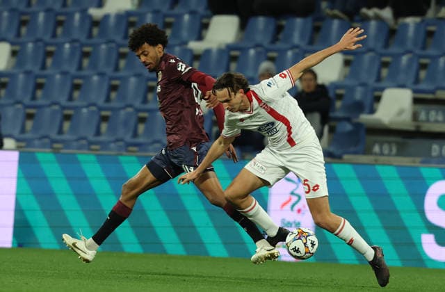 Filippo Delli Carri del Monza in contrasto con Natan Girma della Reggiana durante la partita di Serie B tra Reggiana e Monza al Mapei Stadium di Reggio Emilia, Italia - martedÃ¬ 17 marzo 2026. - Calcio. (Foto di Gianni Santandrea Lapresse)  Copyright: xGiannixSantandrea LaPressex