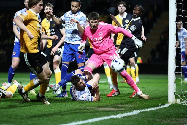Burton Albion v Reading, EFL Sky Bet League 1 Reading defender Paudie O Connor (15) cant force the ball home past Burton Albion goalkeeper Brad Collins (on loan from Coventry City) (24) during the EFL Sky Bet League 1 match between Burton Albion and Reading at the Pirelli Stadium, Burton upon Trent, UK on 17 March 2026. Burton upon Trent Pirelli Stadium Staffordshire UK Editorial use only DataCo restrictions apply See www.football-dataco.com , Copyright: xJohnxMallettx PSI-23912-0025