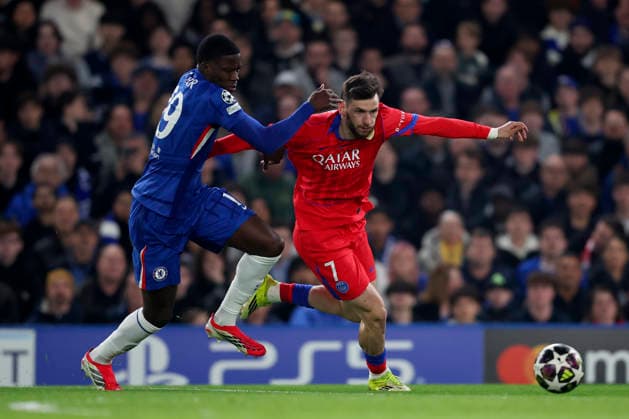 Chelsea FC v Paris Saint-Germain FC - UEFA Champions League 2025 26 Round of 16 Second Leg Mamadou Sarr of Chelsea cant stop Khvicha Kvaratskhelia of Paris Saint-Germain going through to score 1st goal during the UEFA Champions League 2025 26 Round of 16 Second Leg match between Chelsea FC and Paris Saint-Germain FC at Stamford Bridge on March 17, 2026 in London, England. WARNING! This Photograph May Only Be Used For Newspaper And Or Magazine Editorial Purposes. May Not Be Used For Publications Involving 1 player, 1 Club Or 1 Competition Without Written Authorisation From Football DataCo Ltd. For Any Queries, Please Contact Football DataCo Ltd on +44 (0) 207 864 9121 London Stamford Bridge England United Kingdom Copyright: xAllstarxPicturexLibraryxLtdx