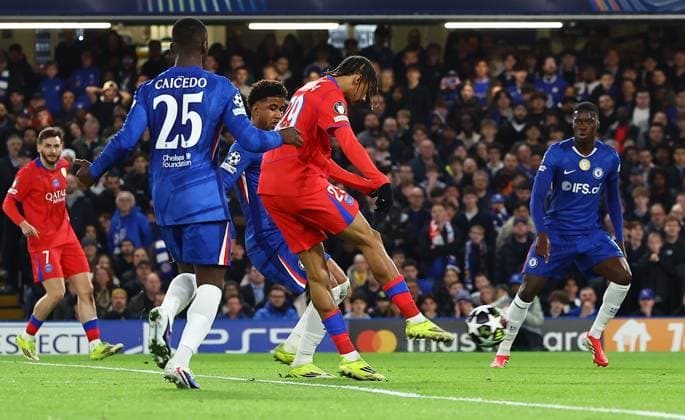 Bradley Barcola of Paris Saint-Germain scores his sides second goal Chelsea v Paris Saint-Germain, UEFA Champions League, Round of 16, Second Leg, Football, Stamford Bridge, London, UK - 17 Mar 2026London Stamford Bridge United Kingdom EDITORIAL USE ONLY No use with unauthorised audio, video, data, fixture lists, club league logos or live services. Online in-match use limited to 120 images, no video emulation. No use in betting, games or single club league player publications.  Copyright: xShutterstockx 16776722n