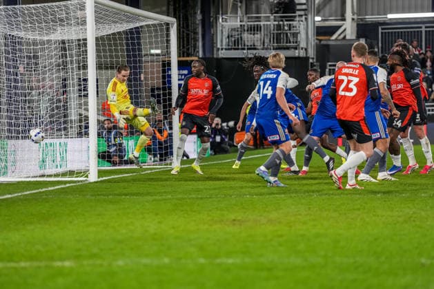 Kasey Palmer (54) of Luton Town (right) scores the opening goal during the Sky Bet League 1 match between Luton Town and Exeter City at Kenilworth Road, Luton, England on 17 March 2026.  Copyright: xDavidxHornx PMI-7189-0001