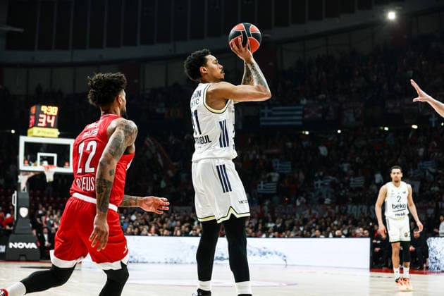 Olympiacos Piraeus v Fenerbahce Beko - Euroleague PIRAEUS, GREECE - MARCH 17: Olympiacos Tyler Dorsey in action with Fenerbache s Brandon Boston during the Turkish Airlines Euroleague match between Olympiacos Piraeus and Fenerbache Beko Istanbul at the Peace and Friendship Stadium in Piraeus, Greece on March 17, 2026. Andreas Papakonstantinou Anadolu Piraeus Greece. Editorial use only. Please get in touch for any other usage.  Copyright: x2026xAnadoluxAndreasxPapakonstantinoux