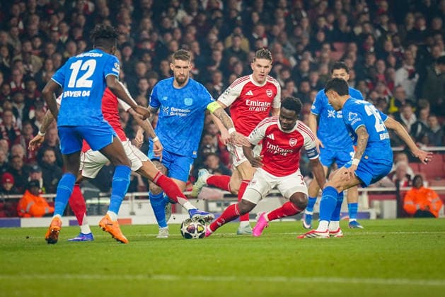 England: Fussball UEFA Champions League 2025 - 2026, Achtelfinale (Rückspiel) FC Arsenal London vs Bayer 04 Leverkusen - Emirates Stadium (London): Bukayo Saka (Arsenal, 7) Robert Andrich (Bayer 04 Leverkusen, 8) Copyright: xJOERANxSTEINSIEKx