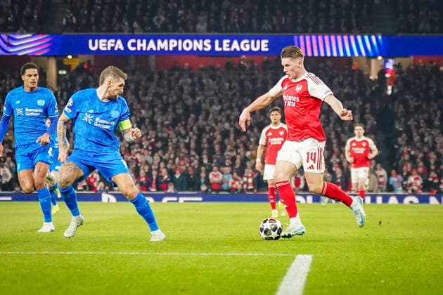 England: Fussball UEFA Champions League 2025 - 2026, Achtelfinale (Rückspiel) FC Arsenal London vs Bayer 04 Leverkusen - Emirates Stadium (London): Viktor Gyökeres Viktor Gyokeres (Arsenal, 14) Robert Andrich (Bayer 04 Leverkusen, 8) Copyright: xJOERANxSTEINSIEKx