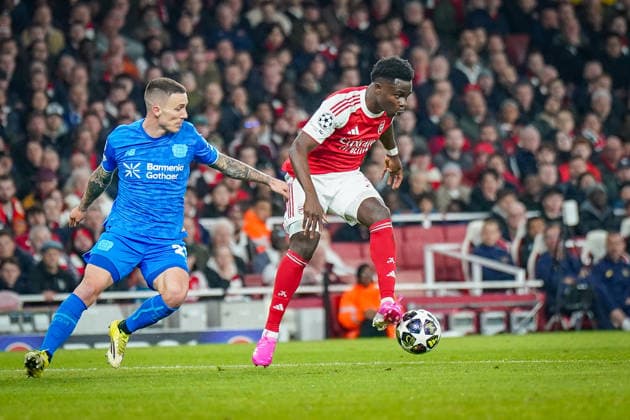 England: Fussball UEFA Champions League 2025 - 2026, Achtelfinale (Rückspiel) FC Arsenal London vs Bayer 04 Leverkusen - Emirates Stadium (London): Bukayo Saka (Arsenal, 7) Ãlex Grimaldo Alex Grimaldo (Bayer 04 Leverkusen, 20) Copyright: xJOERANxSTEINSIEKx