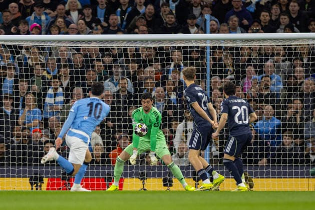 Football - UEFA Champions League - Round of 16 - 2nd Leg - Manchester City FC v Real Madrid CF MANCHESTER, ENGLAND - Tuesday, March 17, 2026: Real Madrid s goalkeeper Thibaut Courtois makes a save during the UEFA Champions League Round of 16 2nd Leg match between Manchester City FC and Real Madrid CF at the City of Manchester Stadium. (Photo by David Rawcliffe Propaganda) MANCHESTER City of Manchester Stadium GREATER MANCHESTER ENGLAND  Copyright: xDavidxRawcliffex P2026-03-17-Man_City_Real_Madrid-32