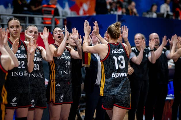 Basketball Villeurbanne 17.03.2026 Wommen™s Basketball World Cup 2026 Qualifying Tournament Nigeria (NIG) - Deutschland (GER) Patricia Brossmann (Deutschland, No.34) Leonie Fiebich (Deutschland, No.13)