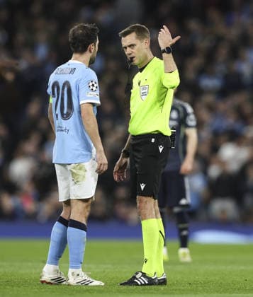 Manchester City v Real Madrid , UEFA Champions League, Round of 16, 2nd leg 17.03.26 Manchester City v Real Madrid , UEFA Champions League, Round of 16, 2nd leg Bradley Ormesher The Times Bernardo Silva of Manchester City sent off  Copyright: xBradleyxOrmesherx NINTCHDBPICT001067502817